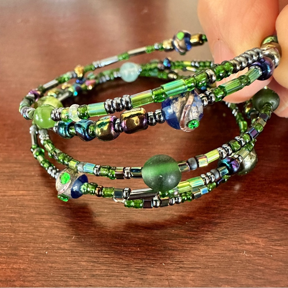 Memory bracelet-wrapped cuff in shades of green. Gemstone, dΓ©lice and seed beads